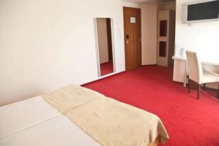 Отель Euro Hotels Gara de Nord (Polizu) Бухарест Двухместный номер с 2 отдельными кроватями-11